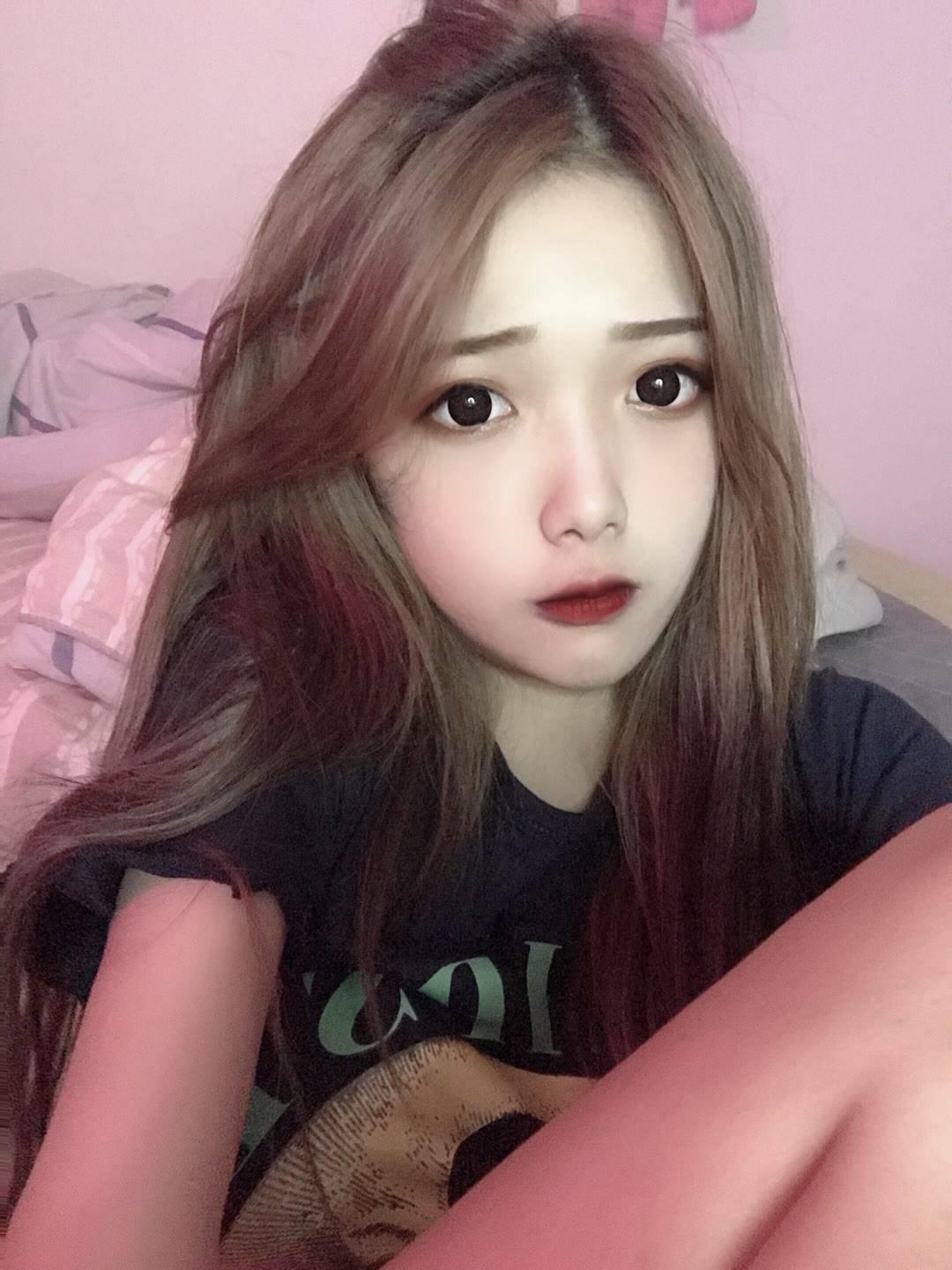 火爆性感00后妹子