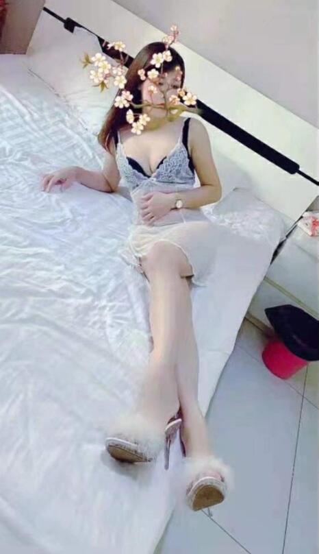 热情大方的豪乳妹子