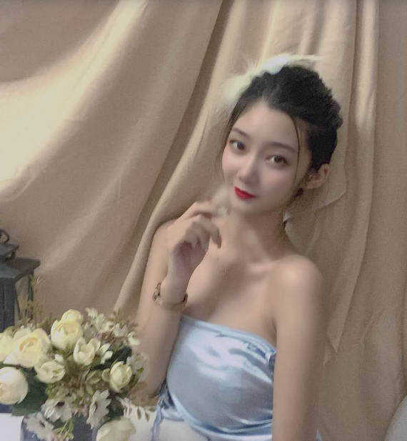 验证一下《体香》粉嫩小姐姐